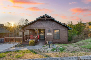 Bear Cove by AvantStay Hot Tub Pool Table